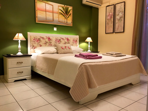 With great zeal and respect to our guests, we created a pleasant accommodation s Chania, Greece The Green Apartment 1 min walk from Kalamaki beach Entire rental unit vacation rental 16138010