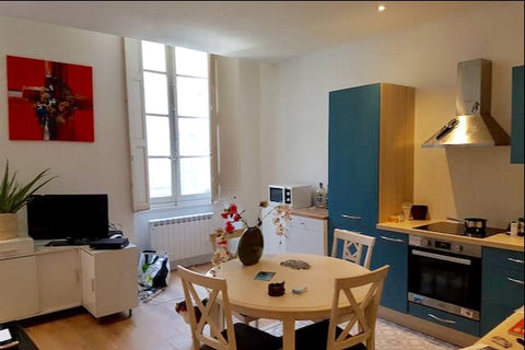 Appartement refait à neuf, très bien situé, au cœur de Bordeaux, quartier St Pie Bordeaux, France T3. HYPER CENTRE vaste et cosy! Entire rental unit vacation rental 19772077