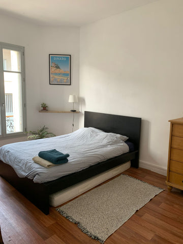 Hello, we are Anna & Briac, a couple who loves to travel and be around with frie Bordeaux, France Agréable maison de ville Private room in townhouse vacation rental 620948747226562275