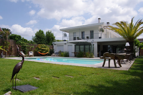 Située à moins de 10 minutes du centre-ville, cette superbe maison à l'esprit "L Bordeaux, France Villa 300m²/Piscine chauffée/Home Cinéma/Jardin Entire home vacation rental 31986109