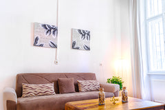 Eine wunderschöne, stylische Wohnung in einem historischen Wiener Altbaugebäude   Chic Apartment- Suitable for Longstays Entire rental unit vacation rental 43936340