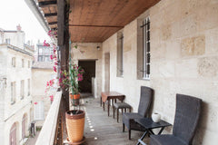 Magnifique appartement dans un hôtel particulier du XVI° siècle orné de sculptur Bordeaux, France Bel appartement avec terrasse - centre historique Entire rental unit vacation rental 588202016779457545