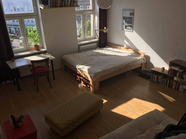 The flat is close to the Yppenplatz and Brunnen market, with several shops, bars Vienna, Austria Bright room with kingsize bed at Yppenplatz Private room in rental unit vacation rental 20167518