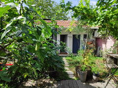 Maison 150 M2  en fond d'une impasse qui donne sur le tram à 800M de la Gare.<br Bordeaux, France Maison150M2+CLIM+TRAM+ GARE+2SDB+3CHB+PARK OPTION Entire home vacation rental 49642782