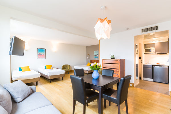 The Suite is a 41m2 apartment ideal for a family stay in our beautiful city of B Bordeaux, France Suite of 41m2 for 4 people Entire condo vacation rental 27046943