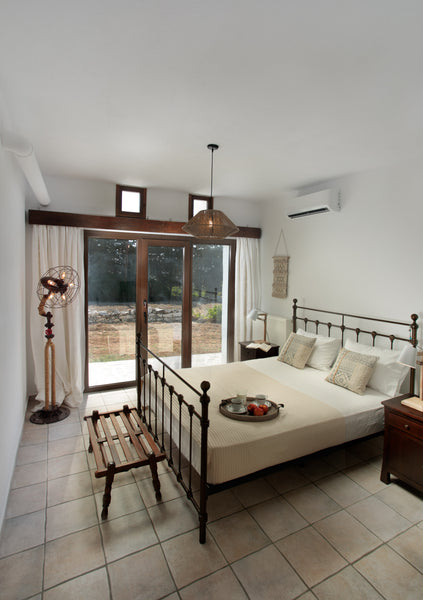 Featuring a garden, a terrace, and a shared lounge, Vila Sunwine provides accomm  Paros, Naousa, Camares, Villa Sunwine Entire villa vacation rental 32253404