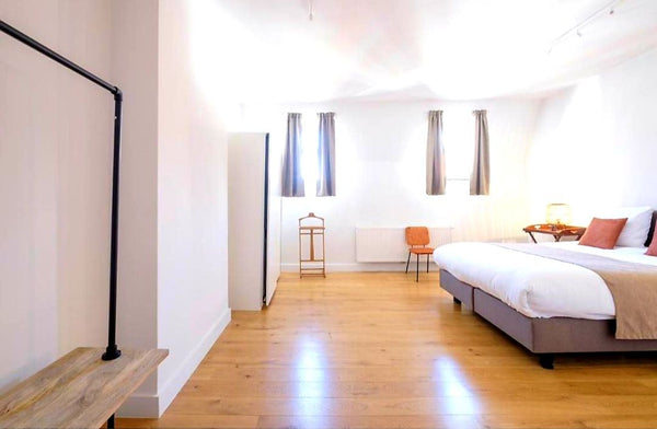 L'appartement se trouve au 3ème étage de notre maison de maître. Idéalement situ Saint-Gilles, Belgium La Calamande En Ville Appartement Roy 86m2 équipé Entire vacation home vacation rental 630876604365277904
