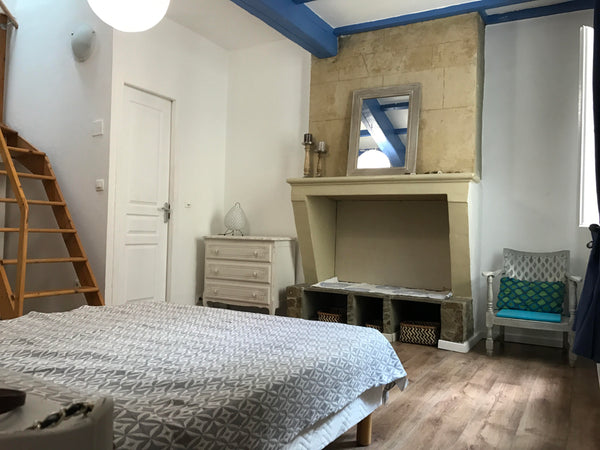 Cozy duplex apartment in the heart of Bordeaux.   Located in the historic center Bordeaux, France Cozy duplex apartment in center of Bordeaux Entire rental unit vacation rental 19815681