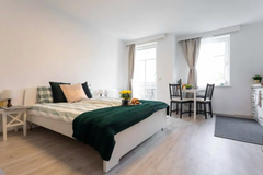 Very quiet & peaceful flat with sunny Balcony, walking distance to central stati Vienna, Austria Walk to Metro, Central Station, Shopping Street ❤ Entire rental unit vacation rental 637049685726909235