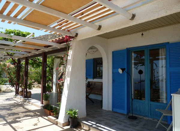 Das Haus liegt 2 km außerhalb von Lentas, 30 Gehminuten, 10 - 15 Gehminuten zum   Liakadha Entire home vacation rental 26461245