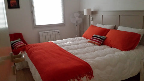 BDX centre. Tram hôtel de Police. PKG sécurisé<br />3ème étage/3 <br />CHAMBRE :  T2 37m2 ETAT NEUF + PKG Tram 150m Entire rental unit vacation rental 7325526