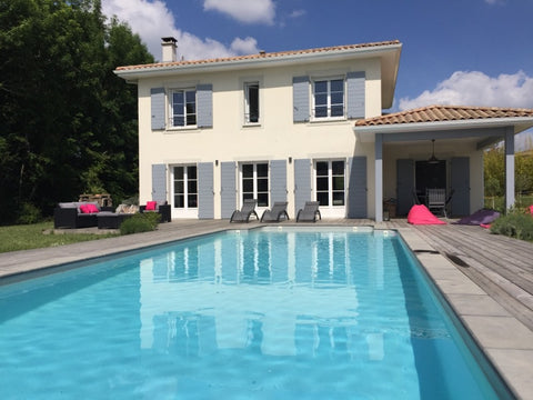 Baisse de prix ! En bordure d'une forêt, vous profiterez d'une magnifique villa  Bouliac, France Magnifique villa avec piscine à 2 pas de Bordeaux Entire home vacation rental 26098233