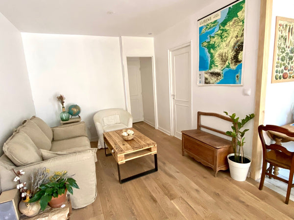 Notre appartement est idéalement situé au cœur de la vie bordelaise. Profitez à  Bordeaux, France Appartement Terrasse Monadey Entire rental unit vacation rental 49476612