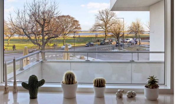 Skøn møbleret 3-værelses lejlighed med to altaner, ved Amager Strand, butikker,   Lækker udsigtslejlighed på Amager strandvej Entire condo vacation rental 50906339