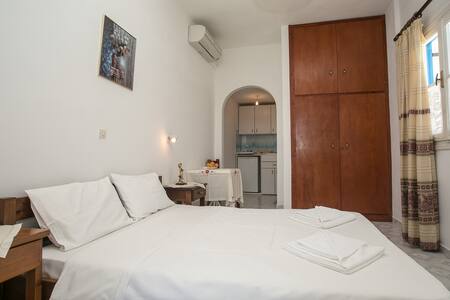 Star Studios are situated in the centre of Drios village. A really quiet area,(  Drios, Greece Star Studios Drios Paros N1! Cycladic home vacation rental 31704796