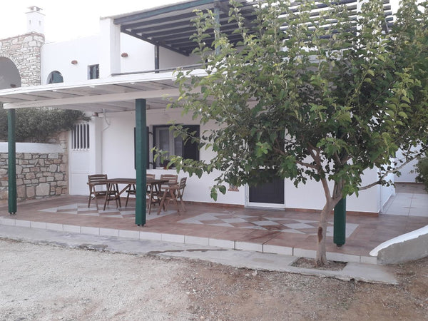 Quiet apartment with terrace. It consists of one bedroom with its own yard, bath Nuremberg, Germany Kostos house with terrace in Paros Entire rental unit vacation rental 31050427