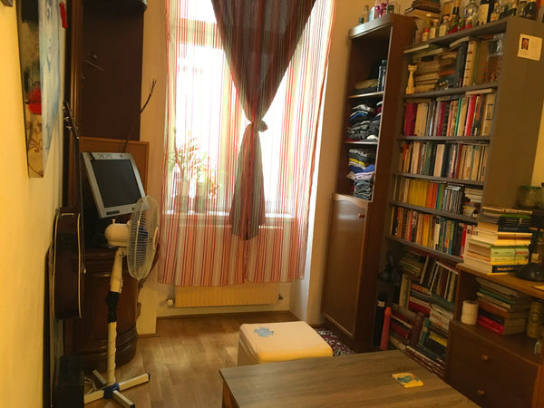 tldr:<br />simple small room, superb central location, cheap.<br /><br />The apa Mintraching, Germany Simple, cheap, centrally located room Private room in rental unit vacation rental 39938745