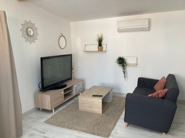 Détendez-vous dans ce logement calme et élégant. Situé à 5 min à pieds de l’arrê  Studio le bouscat proche tram ligne c Entire rental unit vacation rental 717784388027766099