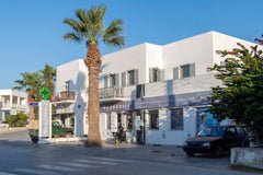 Located on the 1st floor on the most famous crossroad of the Island, 300m from P Paros, Greece Parikia's Crossroad 3 Bedroom House Entire townhouse vacation rental 40062842