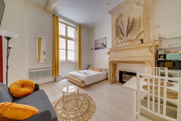 Beautiful apartment ideally located in the Place de la Bourse area<br /><br /><b  Charming hypercentre apartment Bordeaux Entire rental unit vacation rental 730183140841853095