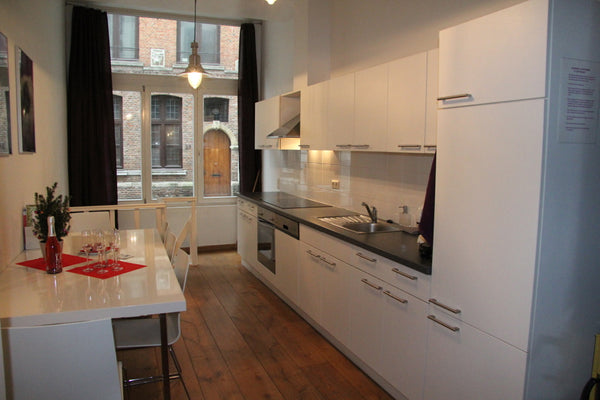 Wilt u ook graag eens slapen onder oude stenen gewelven op een toplocatie in Ant Middelburg, Netherlands Charmant appartement op toplocatie! Entire rental unit vacation rental 3518676