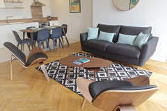 Lovely 2 bedroom apartment, 70 sqm, in the lovely district of Chartrons. <br /><  Fantastic 2 bedroom 70sqm with stunning view! Entire rental unit vacation rental 23775261