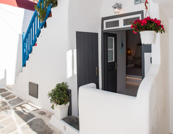 SeaBlue Venice” House 2, can accommodate 2 adults. <br />Ιt is located in the he Athens, Greece Seablue Venice House 2, in Mykonos Town / Central Entire rental unit vacation rental 30412938