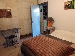 Chambre dans Maison de ville,en pierre,proche gare(2km)1/4heure a pied,commerces  Chambre dans echoppe bordelaise ,2km gare bordeaux Private room in townhouse vacation rental 23478204