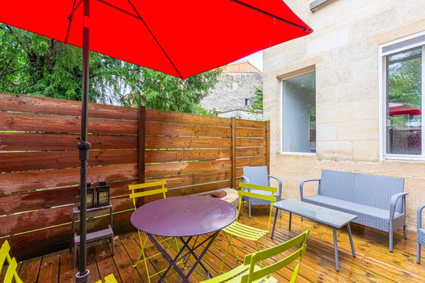 Spacious 46m2 flat with terrace, comfortable and nicely decorated.<br /><br /><b  Beautiful apartment Bordeaux with lovely terrace Entire rental unit vacation rental 613440971306457075