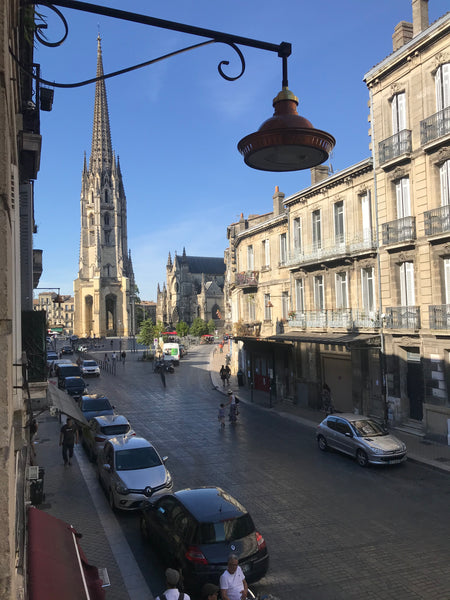 Bienvenue dans notre appartement, agréablement rénové en ayant conservé le charm Bordeaux, France Appartement, parking et chat à Saint-Michel Entire rental unit vacation rental 44224495