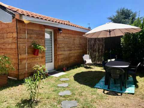 Petite maison en deuxième ligne, au calme, avec espace extérieur privatif. Elle  Villenave-d'Ornon, France Jolie petite maison au calme, avec jardin privatif Tiny home vacation rental 44125695