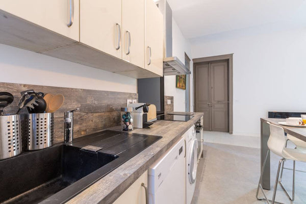 Strategically located in the heart of Bordeaux, this fully-equipped apartment is Bordeaux, France GuestReady - Stunning Apt in Central Bordeaux Entire rental unit vacation rental 21992334