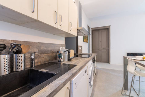 Strategically located in the heart of Bordeaux, this fully-equipped apartment is Bordeaux, France GuestReady - Stunning Apt in Central Bordeaux Entire rental unit vacation rental 21992334