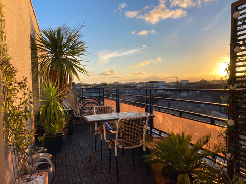 Bienvenue dans mon magnifique studio TERRASSE entièrement refait à neuf, situé a Paris, France Studio SUNSET TERRASSE ! Entire condo vacation rental 50747982