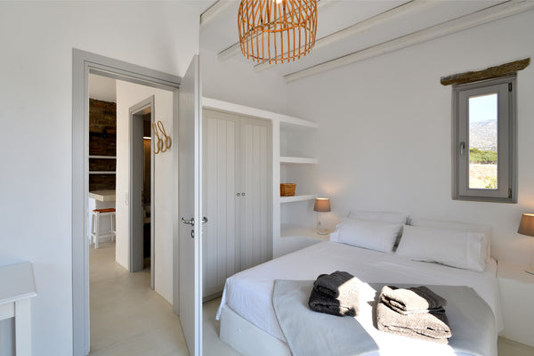 Newly built cozy guesthouse of 40m^2, located in a complex of 1 big house and 2  Dubai, United Arab Emirates Apa Calma Guesthouse #1 with sea view, Paros Entire guesthouse vacation rental 18464351