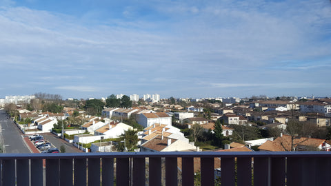 Appartement T2 , il est situé dans une résidence calme et sécurisée avec parking Mérignac, France Charmant T2 avec terrasse et parking privé Entire condo vacation rental 49417316