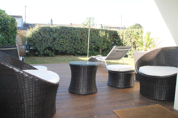 English Spoken Bel appartement trés calme  avec  parking privé situé à 400 mètre Bordeaux, France Eng Spoken Gare:appt calme terrasse jardin parking Entire rental unit vacation rental 27602870