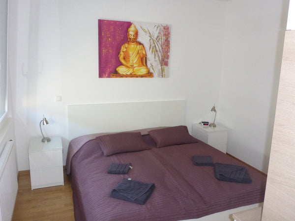 Meine Unterkunft ist in der Nähe von Schönbrunner Bad, Gloriette, Café Gloriette Vienna, Austria Comfortable Apartment close to the City Center 16 Entire condo vacation rental 14814267