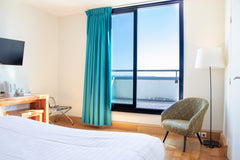 Le Studio Supérieur avec une belle terrasse de 13 m² agrémentée d'une vue sur le Bordeaux, France Studio Supérieur avec terrasse  pour 2 personnes Entire condo vacation rental 51497486