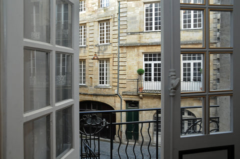 Au cœur du vieux Bordeaux quartier branché St Paul hyper centre, très joli T2 en Bordeaux, France T2 CHIC CHARME BDX CENTRE GARAGE loc. mini 1 mois Entire rental unit vacation rental 10489902