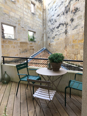 BORDEAUX - PLEIN CENTRE - The PLACE TO BE - Jardin Public-Chartrons-Quartier chi Bordeaux, France Appart chic central avec terrasse & parking fermé Entire condo vacation rental 34400326