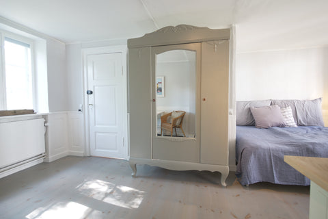 One room apartment  in a small charming and quit town house with king size bed,  Copenhagen, Denmark Canal Apartment 2. Entire condo vacation rental 704055325414606924