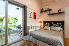 Agréable studio de 25 m2 de plain pied avec terrasse sur jardin, attenant à mais Pessac, France Studio jardin Pessac centre, entre ville et plages Entire rental unit vacation rental 21745678