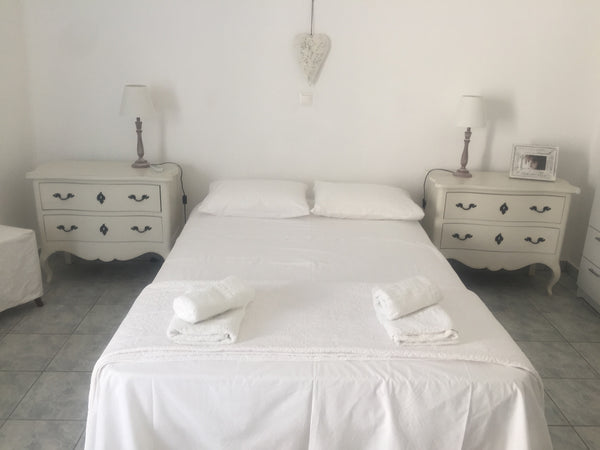 Quaint traditional Cycladic home well situated in the beautiful village of Naous Germiston, South Africa Picture perfect traditional home. Cycladic home vacation rental 12864161