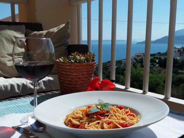 PEBBLES is a beautiful 2 bedroom apartment with amazing sea and mountain views s Plaka, Greece Pebbles - A fantastic sea and mountain view appt Entire rental unit vacation rental 42462141