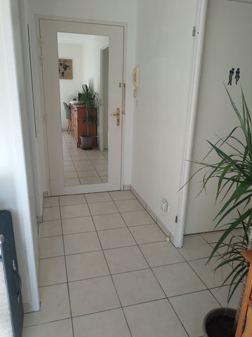Loue, joli T2 cosy, pouvant acceuillir jusqu'à deux personnes.<br />La résidence Bordeaux, France T2 Cosy dans résidence avec piscine Entire condo vacation rental 44570352