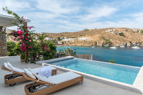 The villa can accommodate 4 (URL HIDDEN) features one bedroom with a king size b Mikonos, Greece Super Paradise Villa Entire guesthouse vacation rental 18554121