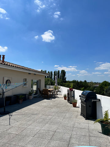 Barbecue, jeu de fléchettes, petite piscine, espace fitness... Nous proposons, d  Sublime rooftop terrasse 100m2 [Bordeaux/plage] Entire rental unit vacation rental 571613667937630680
