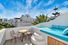 Fitted with the outdoor hot tub, this air-conditioned suite opens to a balcony w Greece Deluxe Suite with Sea View and Outdoor Hot Tub Room in hotel vacation rental 6311332