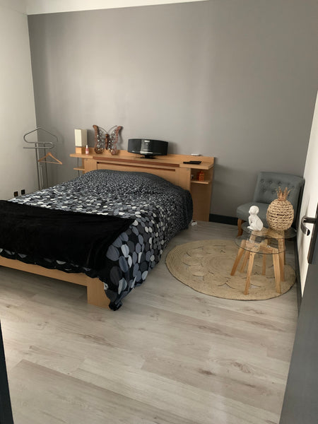 maison à étage , la chambre se trouve à l'étage avec les pièces de vie ,<br /> d  Chambre particulière ensoleillée Private room in home vacation rental 32548772